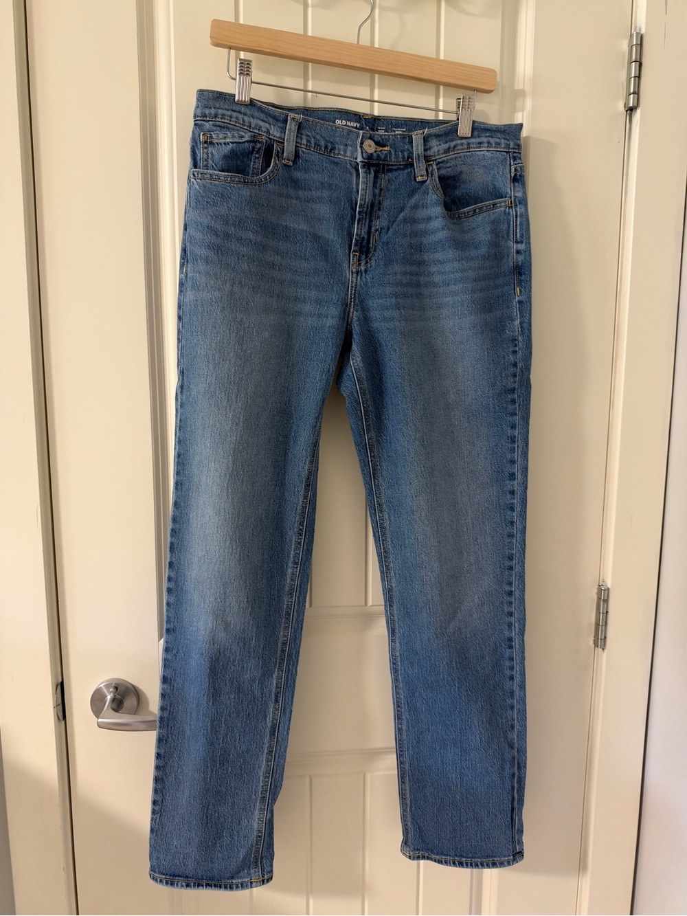 Old Navy Wow Boyfriend Women's Straight-Leg Jeans in Light Wash Blue